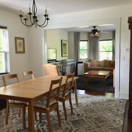 Oak Park Beauties - Tree Lined Streets - Walkable Apartman Kültér fotó