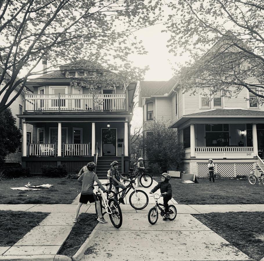 Oak Park Beauties - Tree Lined Streets - Walkable Apartman Kültér fotó